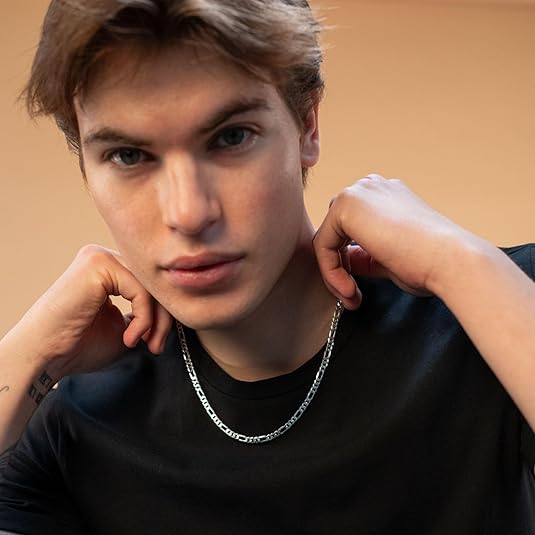 QUADRI 5mm Figaro sterling silver chain worn by model
